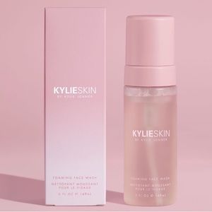 Kylie Skin Foaming Face Wash💖